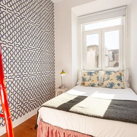 Joivy Chic 2br In Bairro Alto, 2mins To Sao Pedro De Alcantara Viewpoint * Lisbon