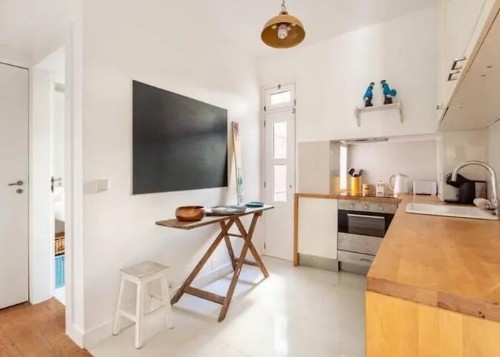 Апартаменты Guestready - Modern Near Alcantara Scenic View Лиссабон
